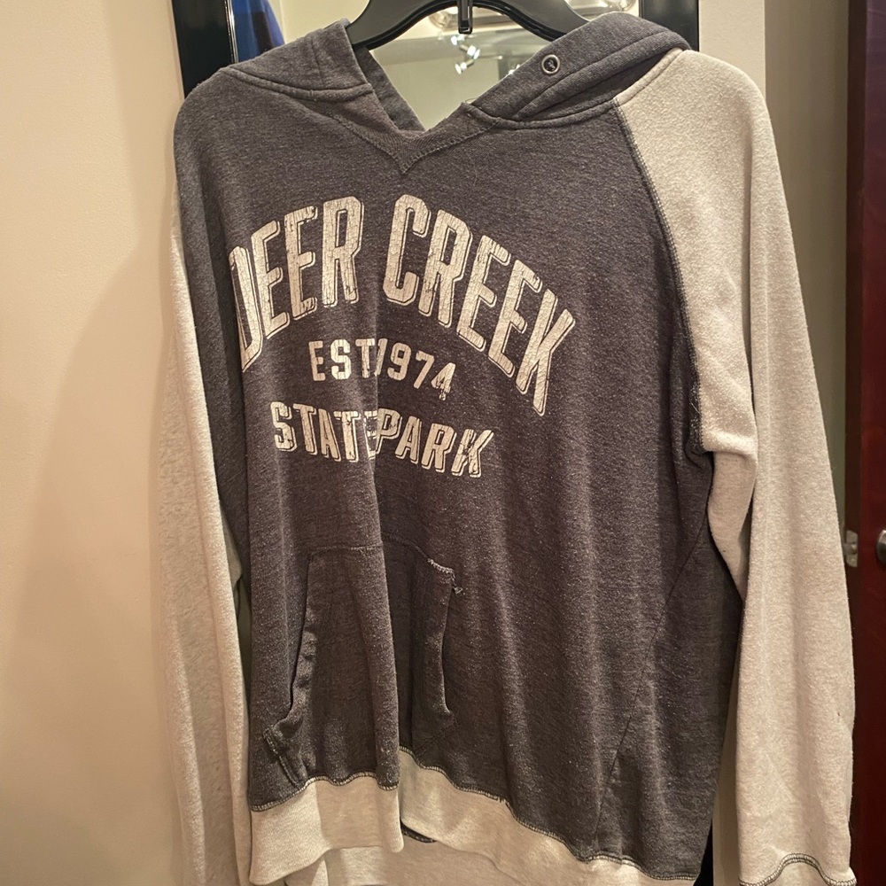 It’s a hoodie from deer creak state park. Size L